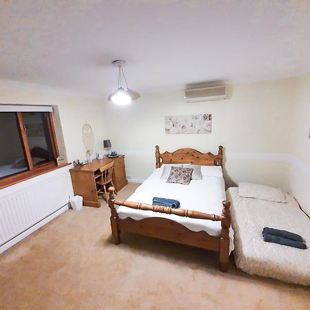Old Slade Cottage - Train To London 30Mins, Heathrow 15Mins Away,Free Parking - En-Suit Rooms West Drayton  Extérieur photo