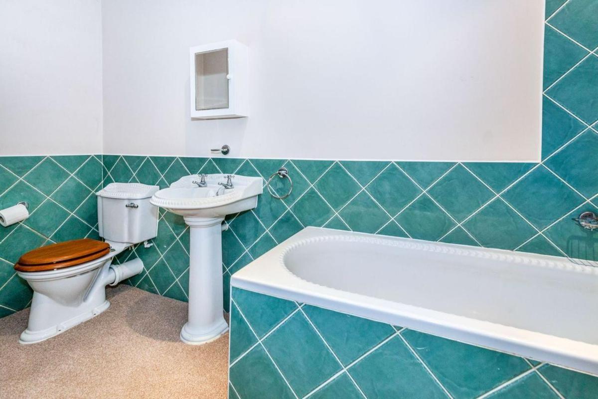 Old Slade Cottage - Train To London 30Mins, Heathrow 15Mins Away,Free Parking - En-Suit Rooms West Drayton  Extérieur photo