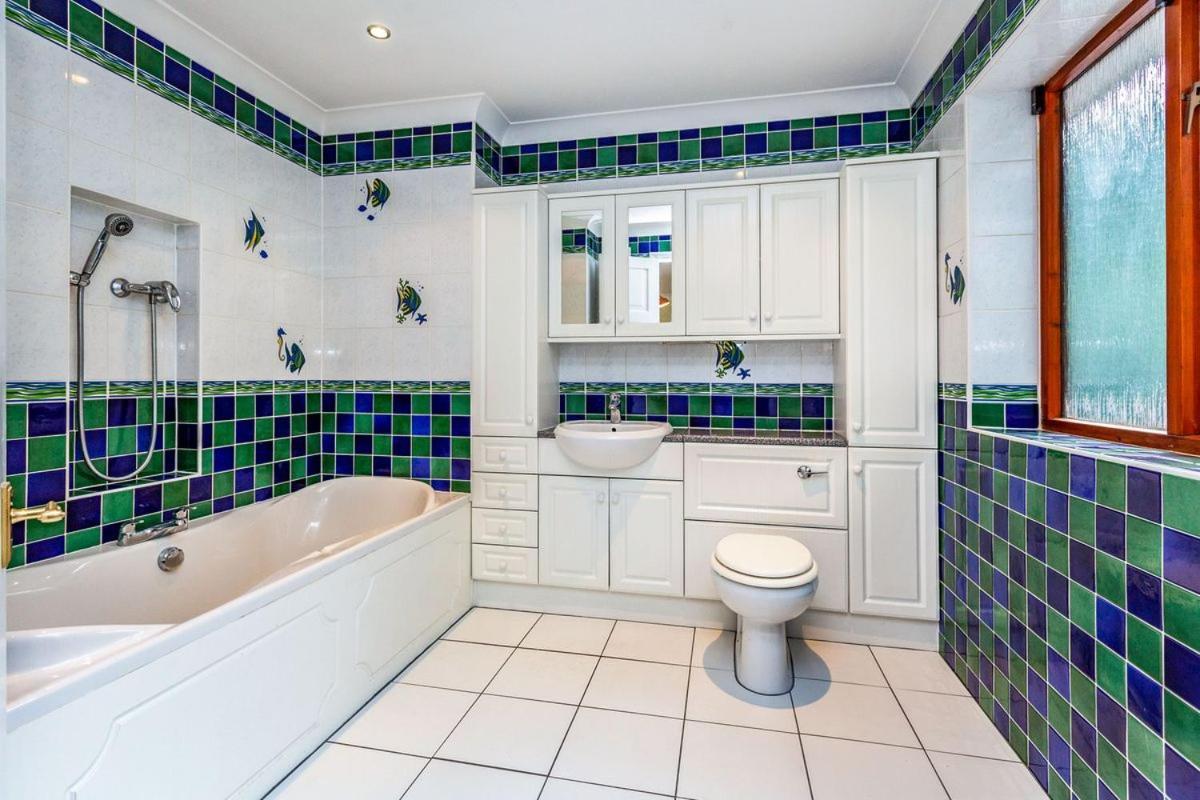 Old Slade Cottage - Train To London 30Mins, Heathrow 15Mins Away,Free Parking - En-Suit Rooms West Drayton  Extérieur photo